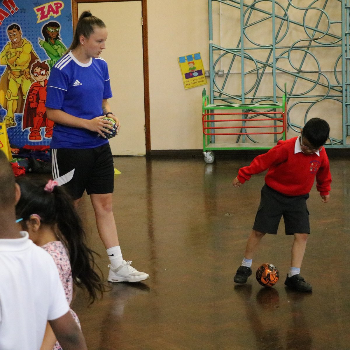 First day back and the girls and boys in our after school football club are busy practising with their new coach and <a href="/ArsenalWFC/">Arsenal Women</a> player <a href="/Anna_Filbey99/">Anna Filbey</a> from @craigpreston7 ⚽️