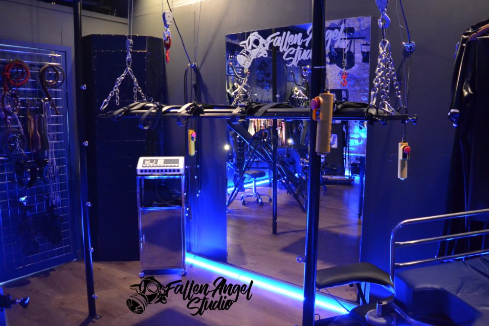 DominaSara's tweet photo. Two new pieces of equipment coming soon too #justwaitingforthemtoarrive
#fallenangelstudio https://t.co/a2CAmbh4tb