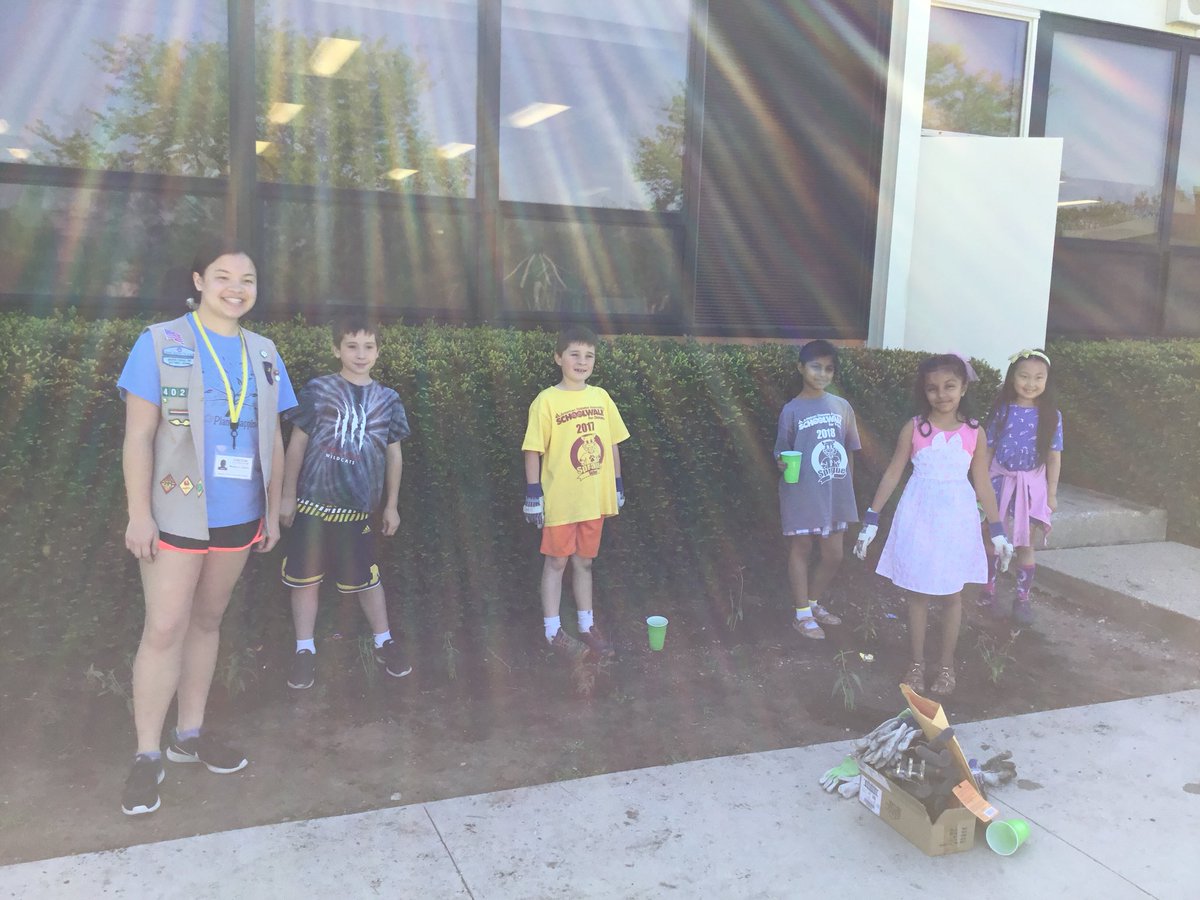cwylie2's tweet photo. We are helping Madison achieve her Girl Scout Silver Award and helping to attract more Monarchs by planting milkweed. Thanks for teaching us Madison! https://t.co/Z1Log2iarE