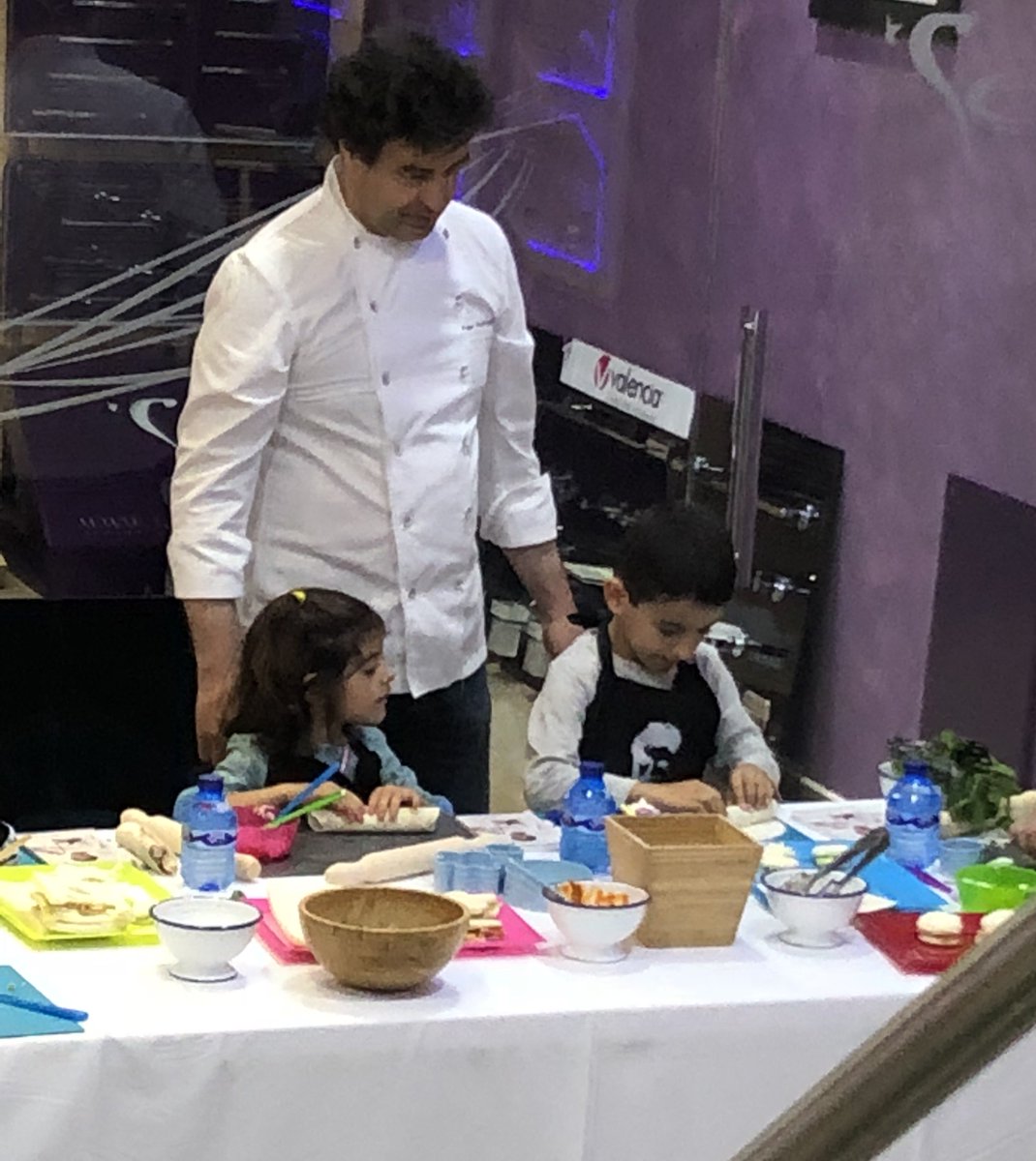 Gran jornada la que pasamos en #Illescas en casa de nuestro proveedor <a href="/scherrajes/">SC Herrajes</a> con <a href="/Pepe_elBohio/">Pepe Rodriguez</a> enseñando a nuestros pequeños el arte de la #cocina  Muchísimas gracias a ambos por el trato y la hospitalidad.