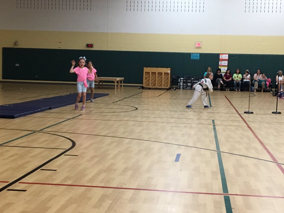 Schilling33C's tweet photo. Check out all the talent at the 1st-4th grade talent show!! Amazing job! #ljspride #33cpride https://t.co/bUDz1rGDHY