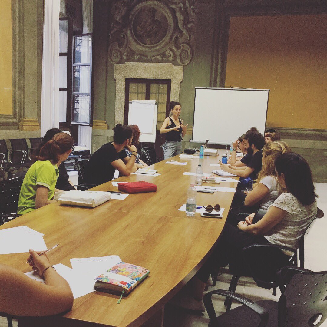 È iniziato qui all’#Informagiovani di @Twiperbole l’incontro con Chiara Faini di <a href="/SMartIt_twitt/">Smart Italia</a>, i partecipanti si presentano! 😊 #lavoro #creativo #freelance #SharingEconomy