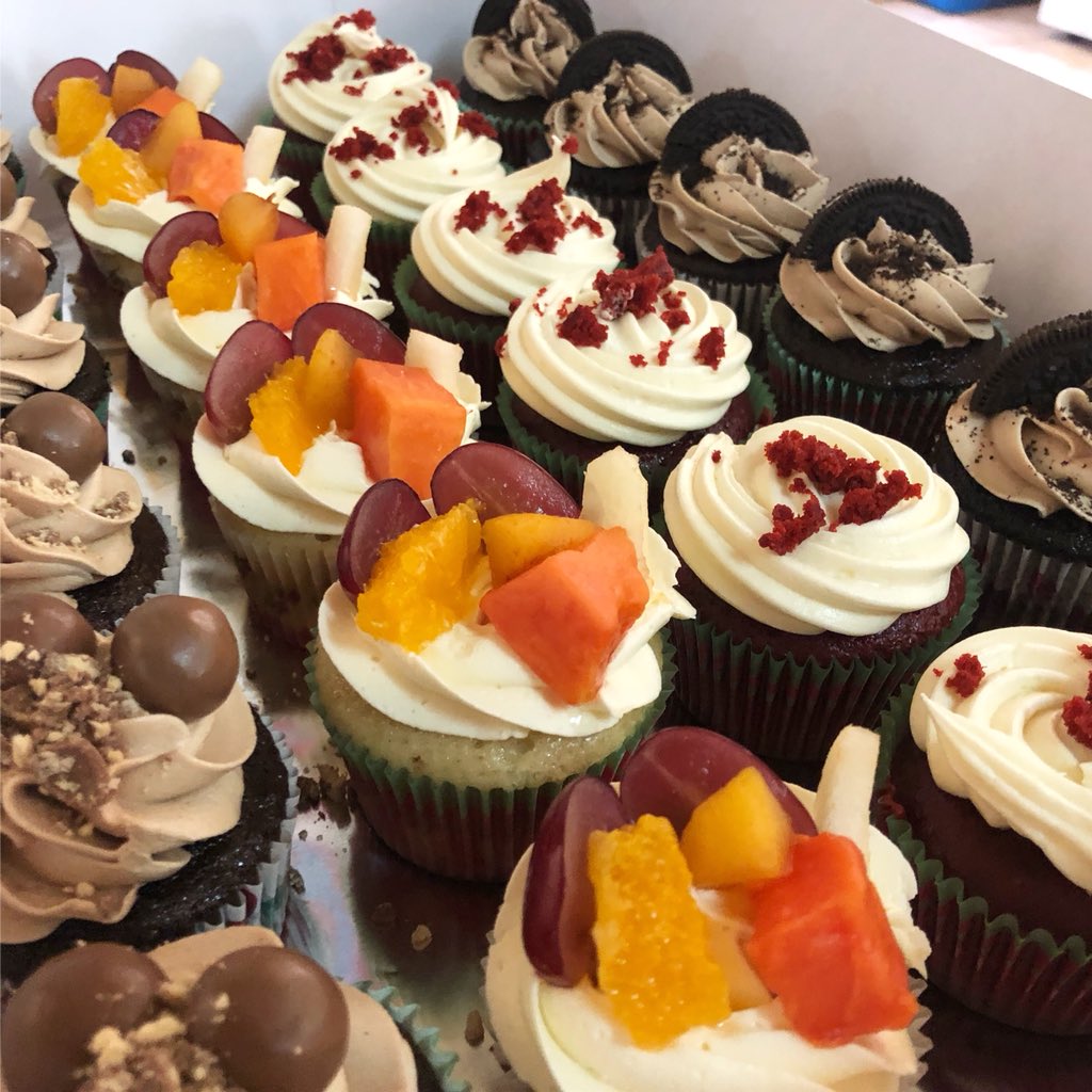 KJcupcakess's tweet photo. Perfect box for get-together’s #KJcupcakes #Multifruit #Homemade #Gambia #Africa https://t.co/KmS8hxneJv