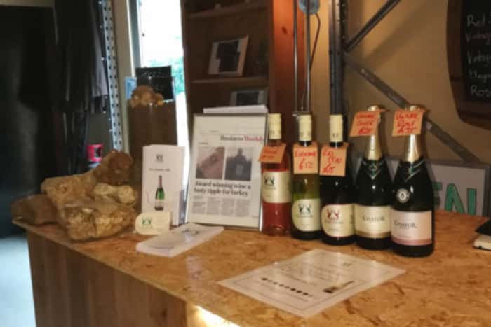 ChaforWine's tweet photo. #SaturdayKitchen presenters @SusieBarrieMW &amp; @PeterRichardsMW pay a visit to CHAFOR:

https://t.co/lRAfjs6IpO https://t.co/U1rLOqVMzl