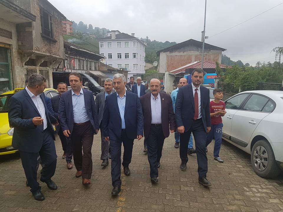 hiziralideniz61's tweet photo. Seni Vekil Yapacağız
Hayrat ilçemizin Balaban mahallesi vekiliyle buluştu. Hayrat ilce başkanımız, rekortmen başkan Salih Öztel'in eşliğiyle Sayın Vehbi Koç 'u bağırlarına basan Balaban sakinleri Hedef 6-0 diyor.
#VakitTrabzonVakti
#DurmakYokYolaDevam
#Cumhurİttifakı
#Hedef6-0 https://t.co/PxUsUxgeSd