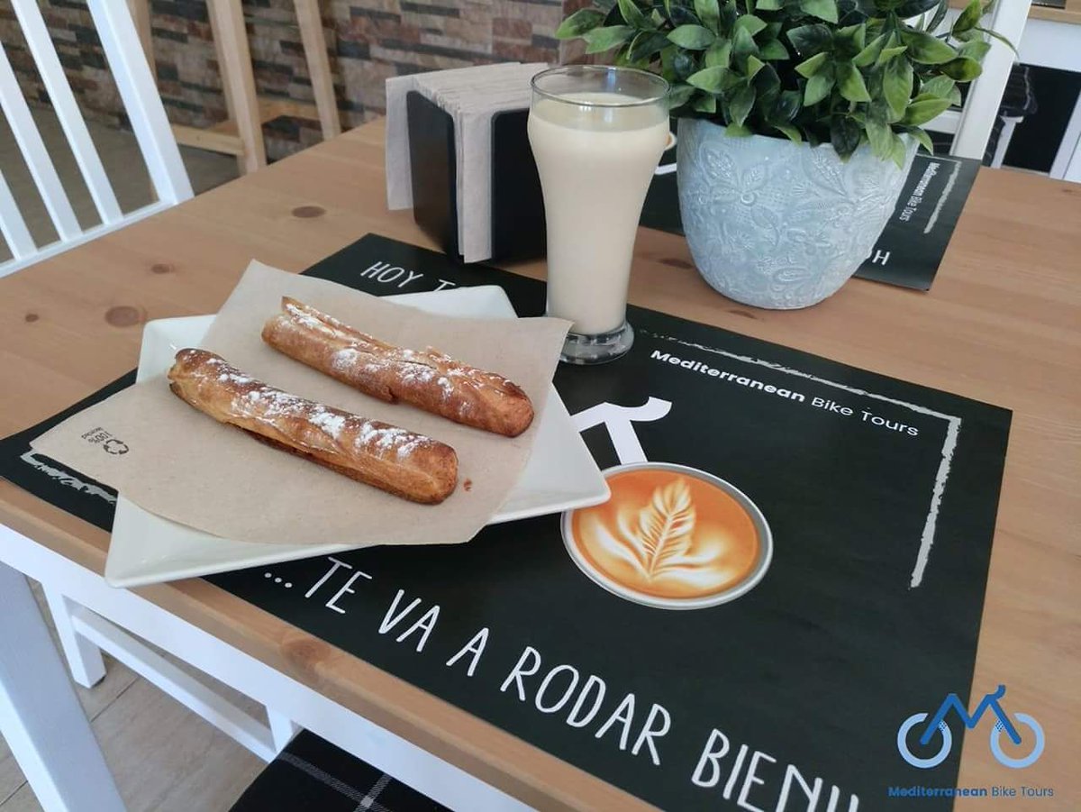 ¡Que calor hace! ☀️
Ven y refrescante con nuestra MERIENDA ESPECIAL
Horchata Artesana + 2 Fartons recién hechos 😋 #mediterraneanbiketours #torrestorres <a href="/horchatachove/">Horchata Chove</a>