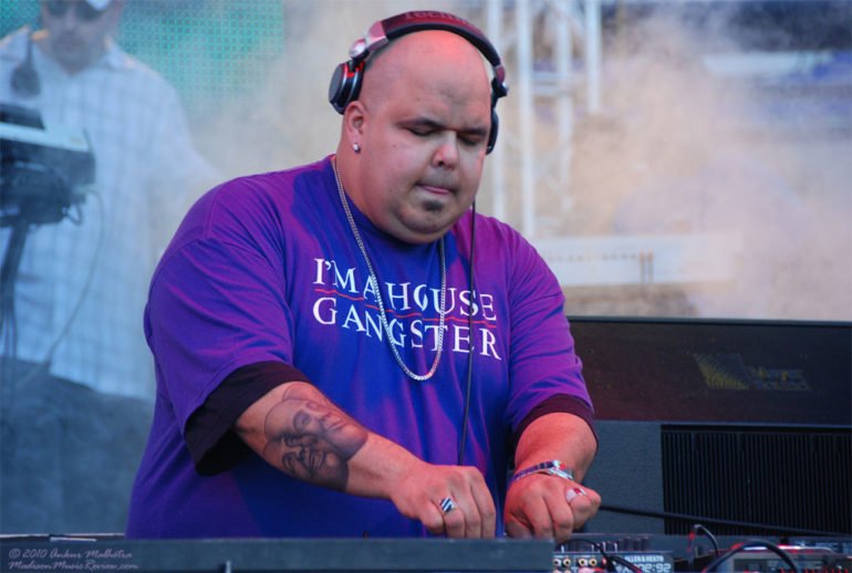 Amnesia_Ibiza's tweet photo. 🔊DJ Sneak, tonight at #PyramidOpening18 🔺🎶💥

➡️More info &amp; tickets: https://t.co/uaTrJk2IKw

 #PyramidAmnesia #BringingBackTheBest #MondaysAtAmnesia #Amnesia18 #AmnesiaIbiza #DancingSince1974 #Summer18 #Ibiza18 https://t.co/oHfmj6EGUK