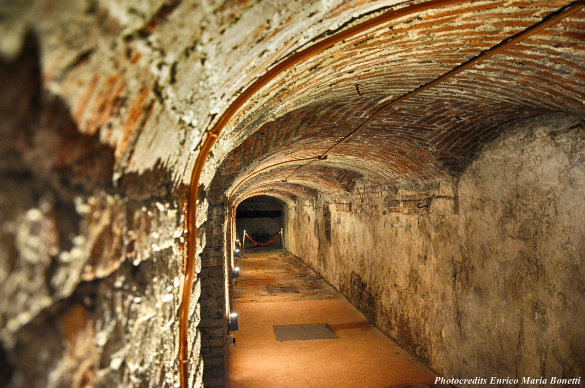 UnconvTour's tweet photo. I segreti della Cà Granda e di #Milano con visite in stile "CSI" alla Cripta e al Sepolcreto https://t.co/ZVEwmJyUUJ @visitorcity #CultCity @tweetsmilano #visitlombardia @Virgilio_Milano @Italia_Turismo_ #art #cultura #eventi #IlSensoDellArte #Milanoinsolita #incollaborazionecon https://t.co/zJHp4ZIrOy