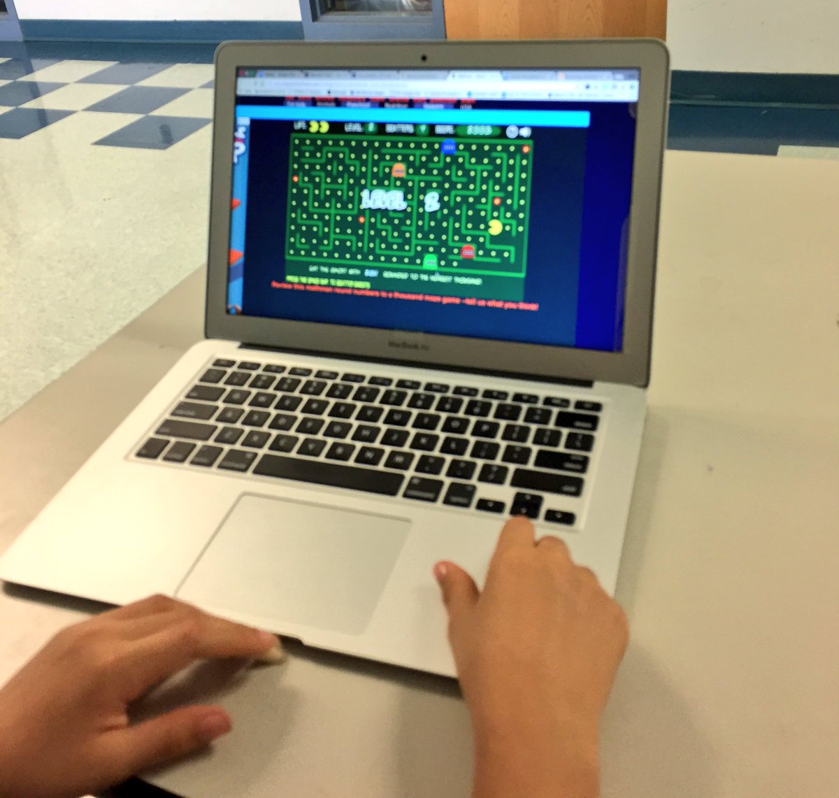 mrgildea33's tweet image. Who says a review of rounding can’t be fun @APSDrewAlvi @APSDrew. #mathman #throwback