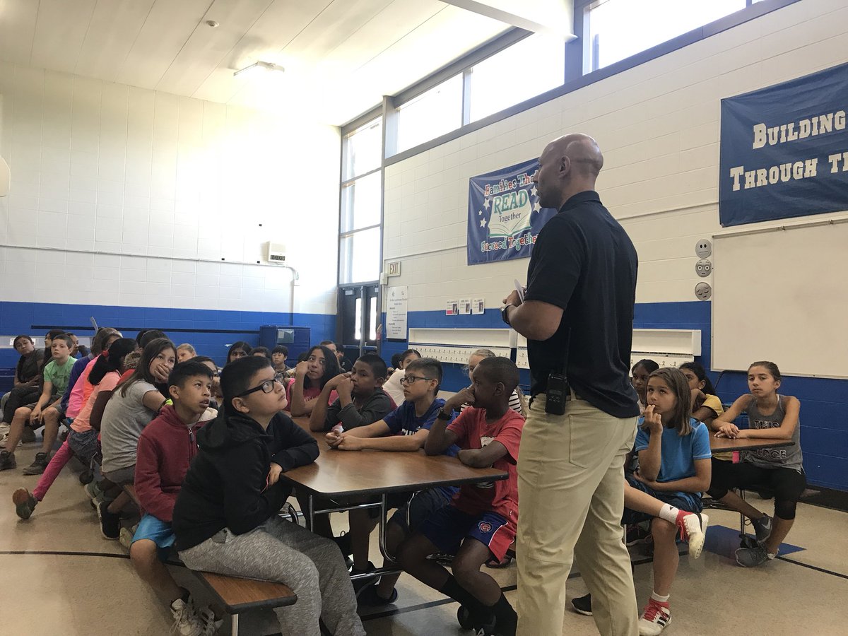 EuclidAP's tweet photo. 5th grade getting a special presentation from @mrrogersnhood to get ready for RTMS! #EuclidExplores #RTMSsparks #RTSD26Learns https://t.co/Cdh4qQwTJz