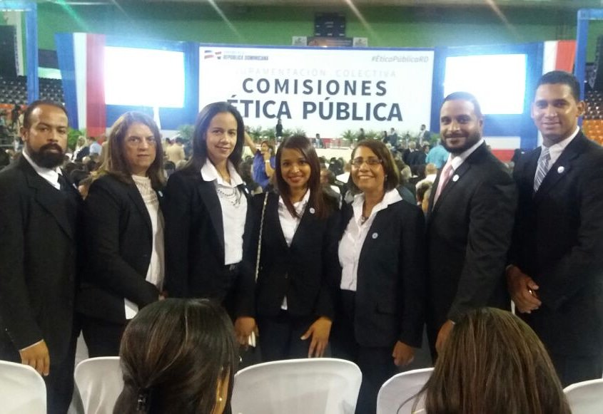 Pasaportesrd's tweet photo. La pasión por la calidad y vocación de servicios constituyen el motor de la innovación tecnológica para brindarles a nuestros usuarios un producto a la altura de los más exigentes estándares de seguridad migratoria en este mundo globalizado.
#DGPModeloDeAdministración@maprerd https://t.co/bHV0iylzdl