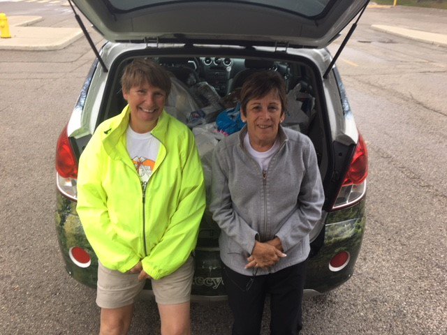 CityofLdnOnt's tweet photo. The #CurbHunger Food Drive team collected donations for @LondonFoodBank1 in Zone A today. If tomorrow is your recycling day, please consider donating curbside beside your Blue Box or at any grocery store or fire station. Thanks to all who have participated  thus far! #Ldnont https://t.co/d9Cf9fhCHg