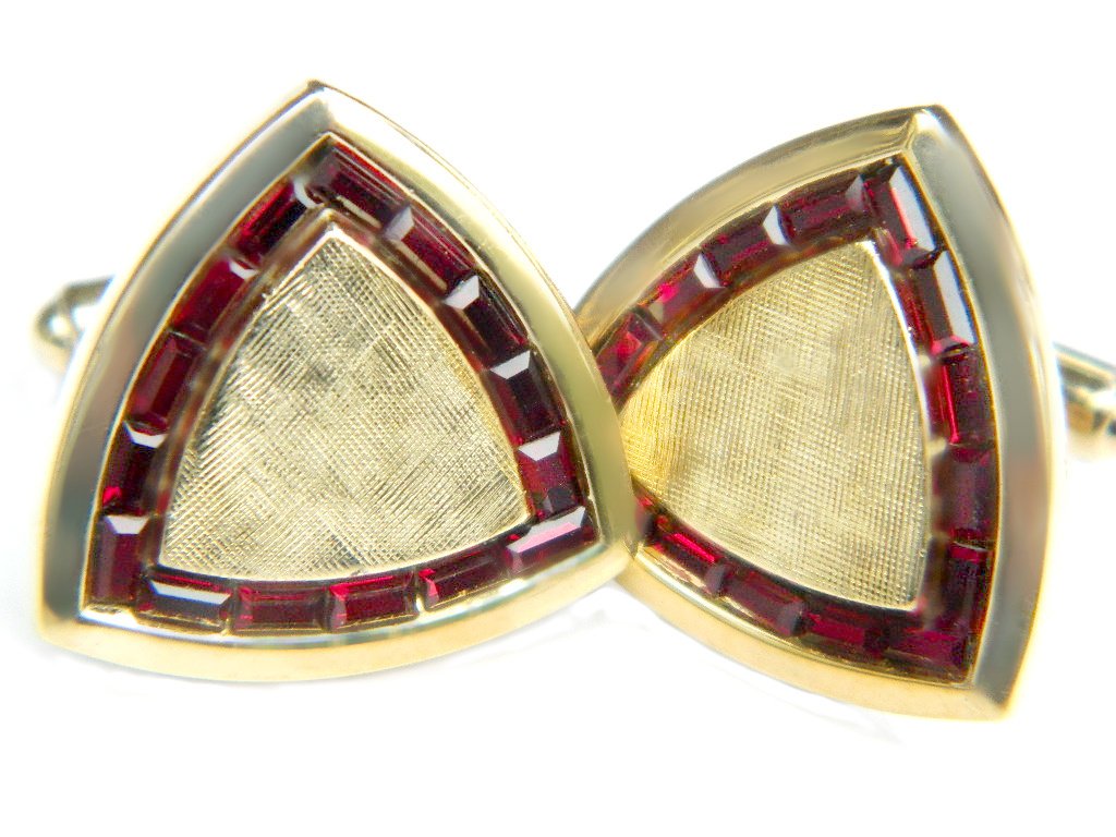 JewelryQuest's tweet photo. Sterling Silver Red Glass Cufflinks 10K Gold Wash https://t.co/RBlktkw0Bf
#FathersDay #fathersdaygifts #SterlingSilver #doglovers #vintagefashion #GQ #Mensfashion #etsylove #shopetsy #gotvintage #giftsfordad #giftsforhim https://t.co/Idi7COrF0G