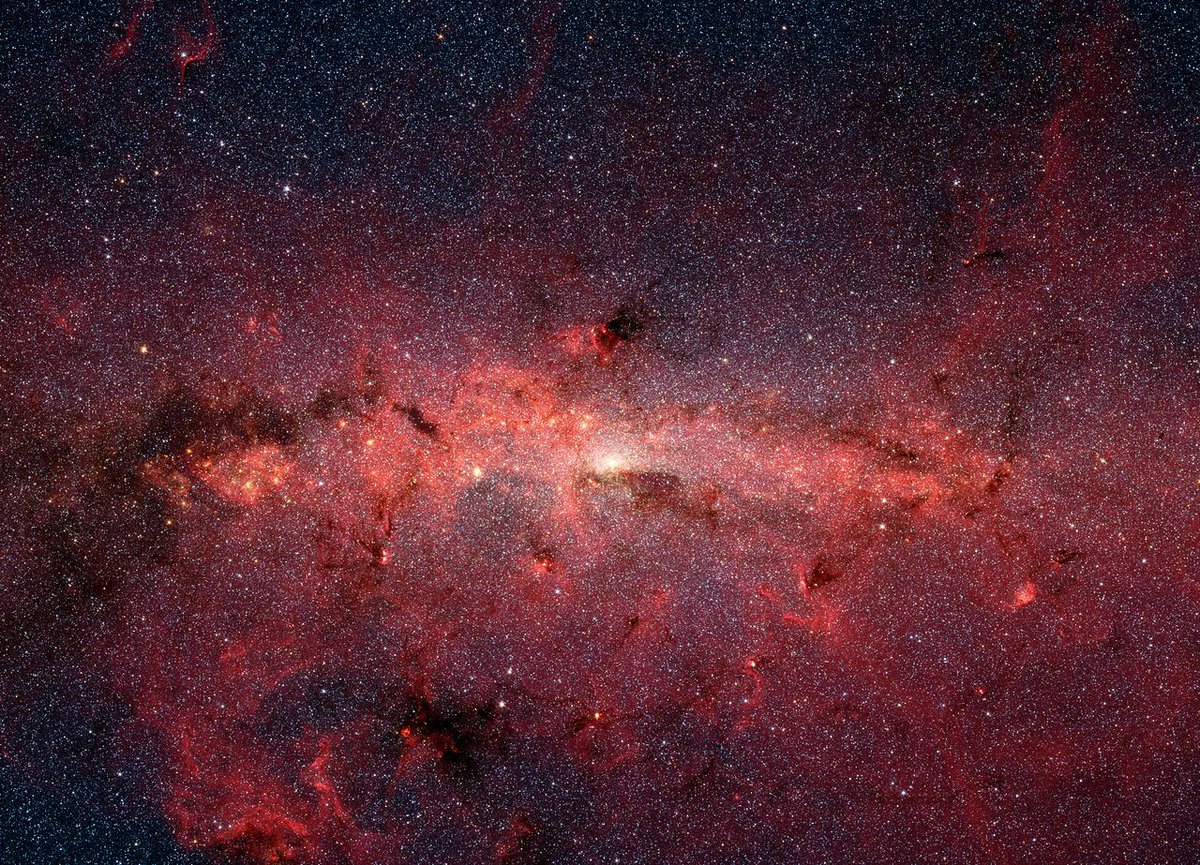 El centro de la Vía Láctea está a unos 28.000 años-luz, y el cúmulo de Virgo, un cúmulo de galaxias, está a 58 millones de años-luz. En general, este término lo veréis muy a menudo, se utiliza mucho en las publicaciones astronómicas que van dirigidas a todo el público en general.