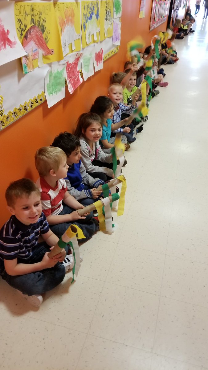 mackenzieprek's tweet photo. Today we cheered on The Class of 2018 in the annual Senior Walk! #Classof2018 #eldredpride https://t.co/KRiSpJjzv4
