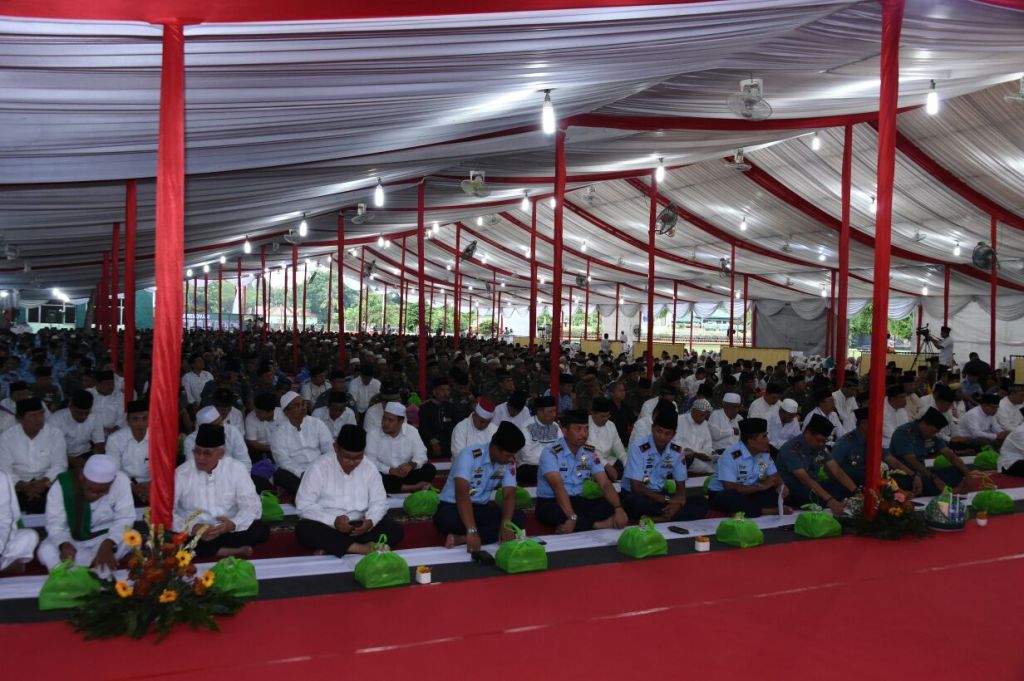hallomonitor's tweet photo. Safari Ramadhan, TNI-Polri Mengajak Ulama Lampung Sukseskan Agenda Kebangsaan https://t.co/3g9IAstLV7 https://t.co/uknUPsZV9B