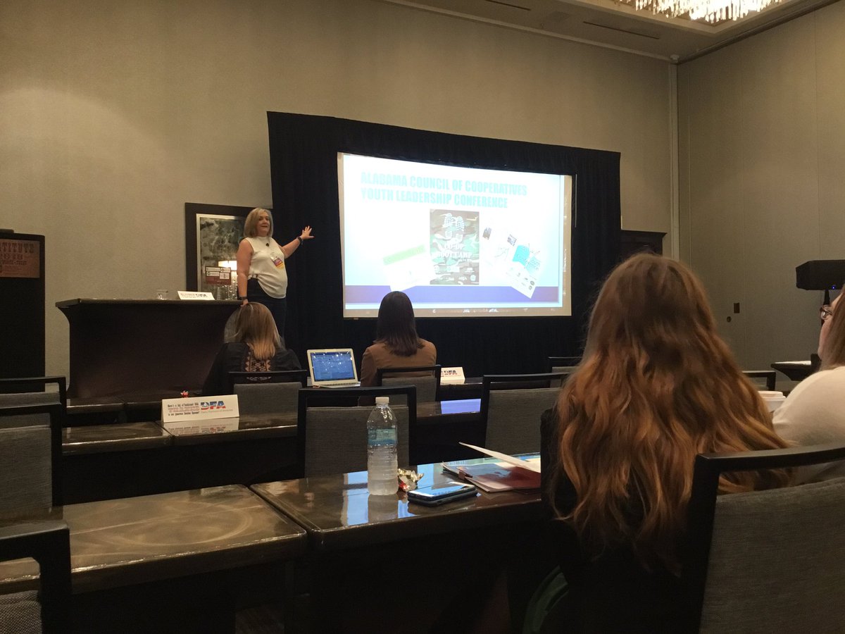MsAftonMarie's tweet photo. Picking up #engagement knowledge at the @CoopComm #CCAInstitute2018. Fav idea so far: Beer, Brats &amp; Kilowatts #coopengagement https://t.co/gRLI6BRrIX