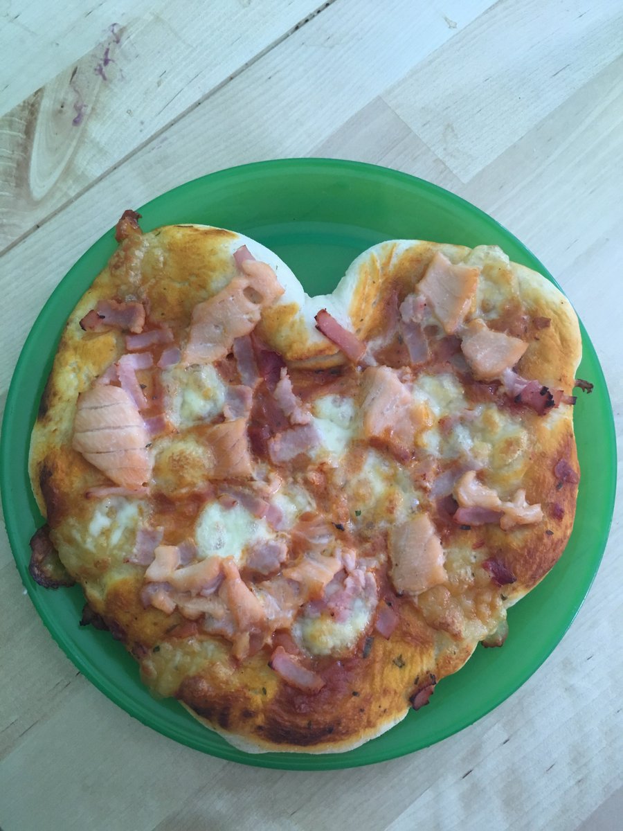 Da muss man erst 16 Monate und einen Tag alt werden, um die erste eigene Pizza zu bekommen. Aber dafür mit viel Liebe ❤️