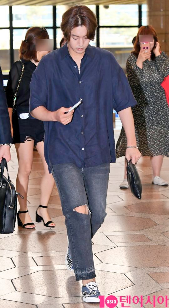 우리 현중이 요즘 꼬까신👟 장난아니눼ㅋㅋㅋㅋㅋㅋ 반스에 꽂혔나 올드스쿨에 이어섴ㅋㅋ 가진 신발 중에 제일 귀요미라 확신함ㅋㅋㅋ