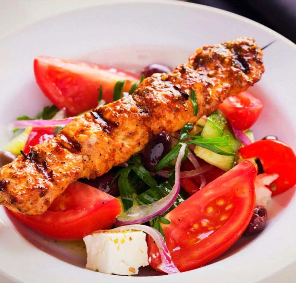#lunch #time #greek #salad with #grilled #chicken #kebab #glutenfree #healtyeating #yummy #delicious #mediterranean #food #bayareafoodie #visitwinecountry #visitnapavalley #winecountry #downtownnapa #donapa