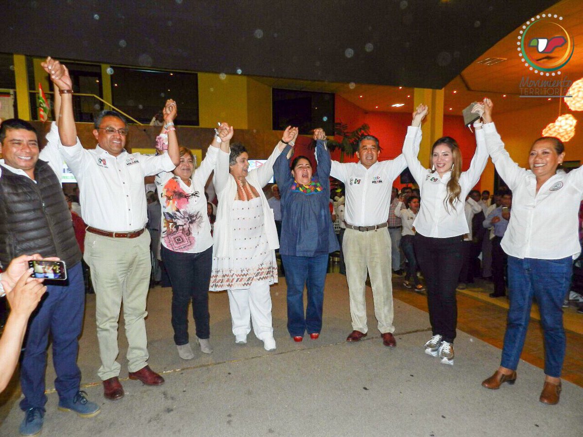 MT_TLX's tweet photo. Con el liderazgo del primer priista del Estado, con la guía de la Sra. #BeatrizParedes y con la confianza de la familia emetista de #Tlaxcala, ratificamos que somos una verdadera fuerza democrática de cambio. #VamosAGanar con @JoseAMeadeK y todas y todos nuestros candidatos. https://t.co/DHVcksl209