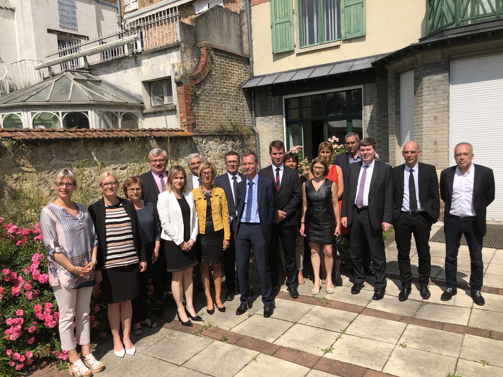 ChristianBruyen's tweet photo. Signature Contrats d’objectifs tripartites avec l’Inspection d’Academie, le @DptMarne Et les #collèges #marnais , #Avize, #Dizy, #Pontfaverger, Ste-#Ménehould, #Suippes, #Vertus, #Verzy.
Une vraie valeur ajoutée au bénéfice de la réussite éducative de tous. https://t.co/dj9HFYR0VG