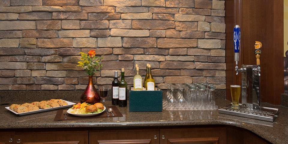 Staybridge_GS's tweet photo. WINE not have a glass with us tonight? #StaybridgeGulfShores https://t.co/xG3FQaZhRy