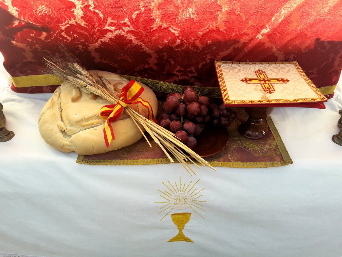 StaBrigidaCamas's tweet photo. Altar para el Corpus Christi, en la puerta de nuestra Casa Hermandad 
#Corpus18 #SantaBrígida #Camas https://t.co/JVXTKCXFeB