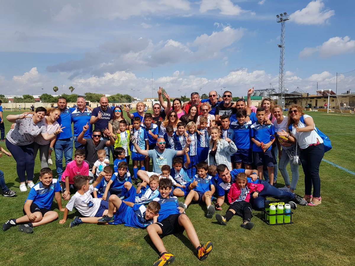 UDLoreto's tweet photo. Desde nuestro Club, queremos trasladar al @VILLAFRANCOCF nuestra más sincera enhorabuena por la organización de la #CangrejoCup , nuestros jugadores y familiares vienen encantados x el trato recibido. ¡ENHORABUENA! https://t.co/5jIFD98P7s