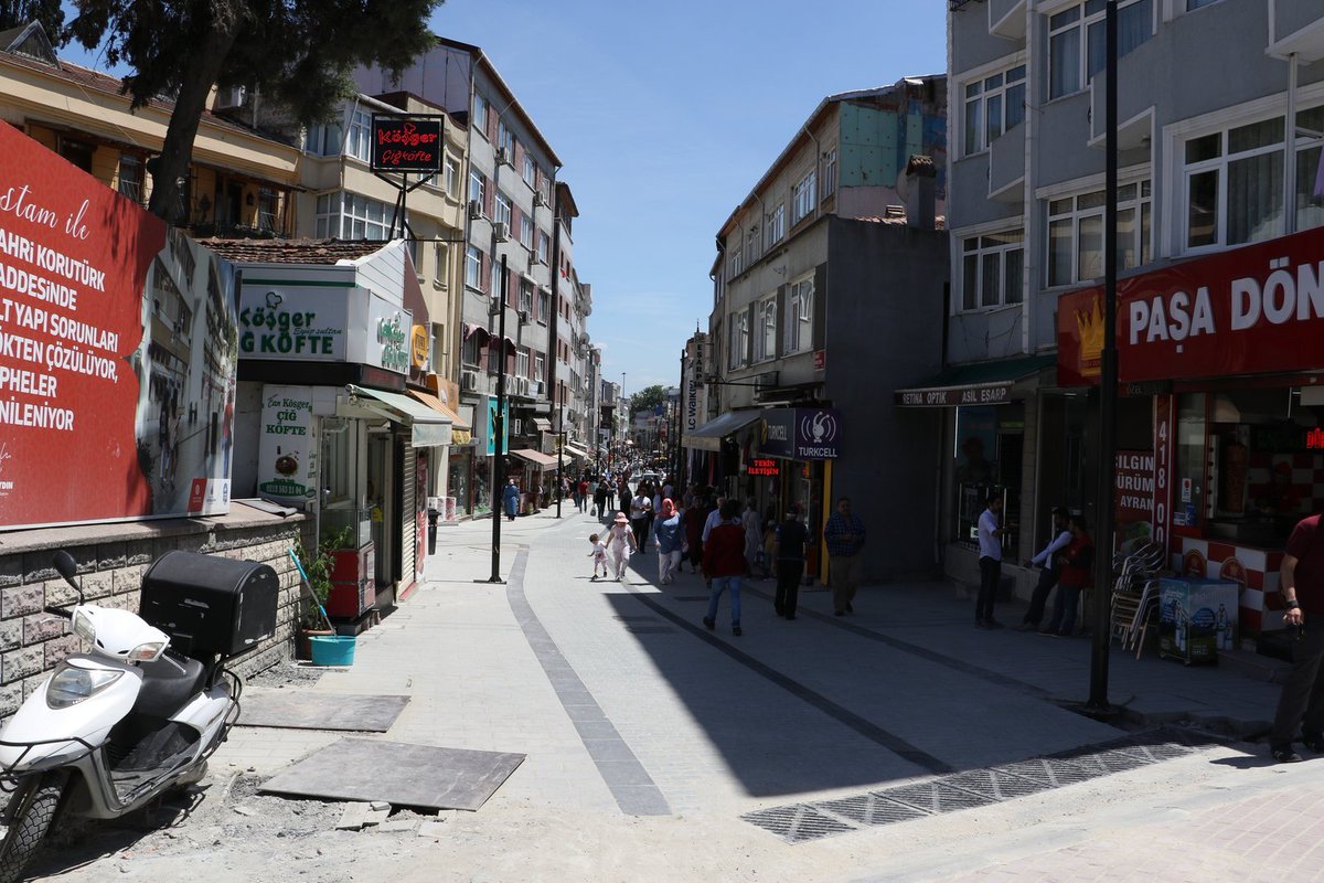 Eyüpsultan Tarihi Alan Merkez Yönetim (ESTAM) çalışmaları aralıksız olarak devam ediyor. İlk etap çalışmalarda sona yaklaşılırken ikinci etap çalışmalar da Kırk Merdiven Caddesinde başlatıldı.