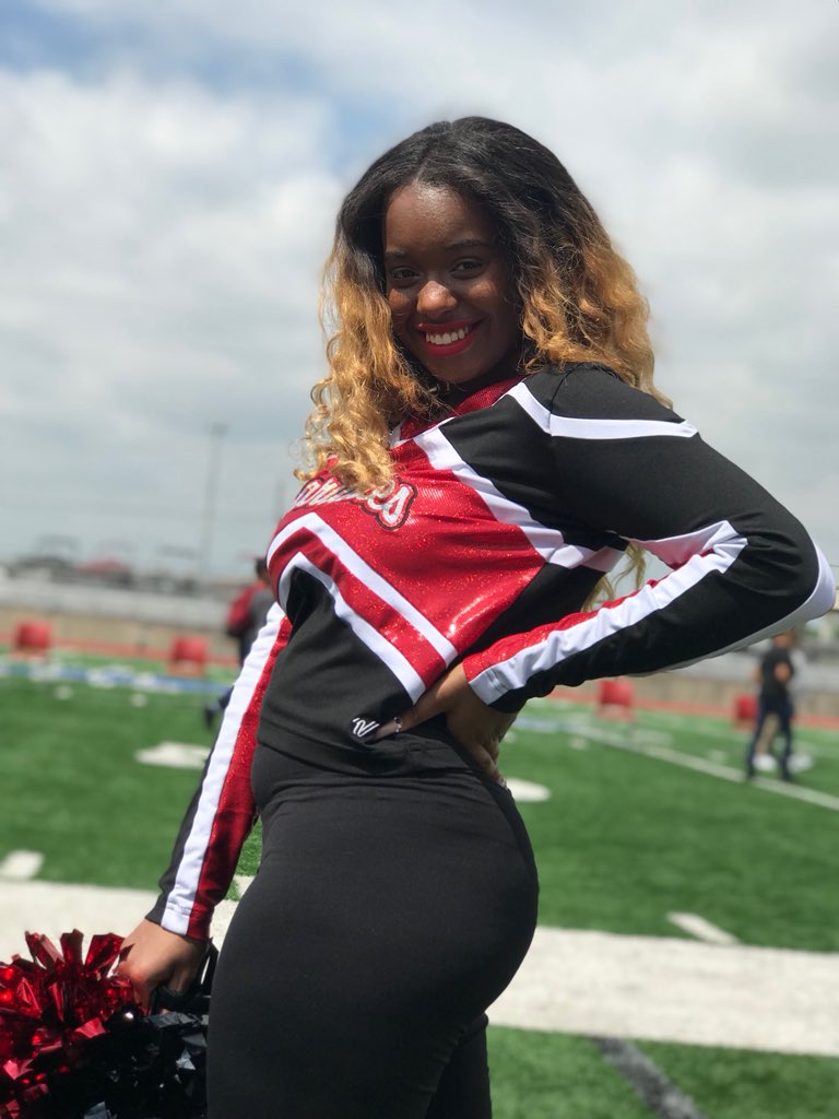ayeemauriya's tweet photo. Going to miss high school and dancing ❤️✨ #cocapt #echs https://t.co/DAm4szhcJ5