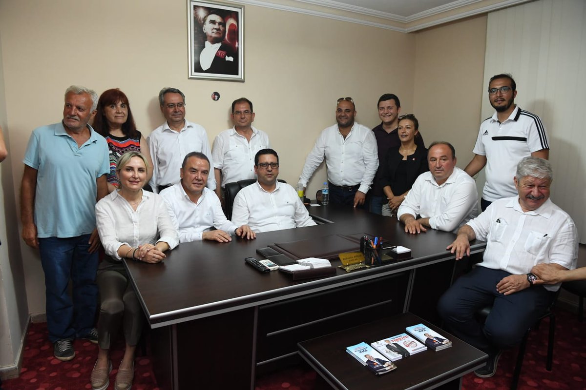 BocekMuhittin's tweet photo. İl Başkanımız @AhmetKumbulCHP, İl Kadın Kolları, Gençlik Kolları ve İlçe örgütümüzle birlikte Antalya Milletvekili Adaylarımızın da katılımıyla Konyaaltı İlçe Seçim Koordinasyon Merkezimizin açılışını gerçekleştirdik. Tüm Antalyalılarımıza hayırlı olsun. #MilletİçinGeliyoruz https://t.co/3f62bVC4mQ