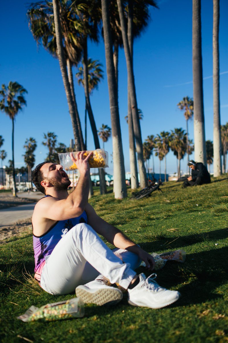 Pop_Pop_World's tweet photo. It's Monday and we can't help to think back on the weekend. A park, beautiful weather, sunshine and a bag of our Double Trouble Pop. This sweet and salty cheddar and #caramelpopcorn can satisfy any craving for something sweet or savory. https://t.co/b9pUNGXRZ6 #popcorn https://t.co/H9iWvrY9CN
