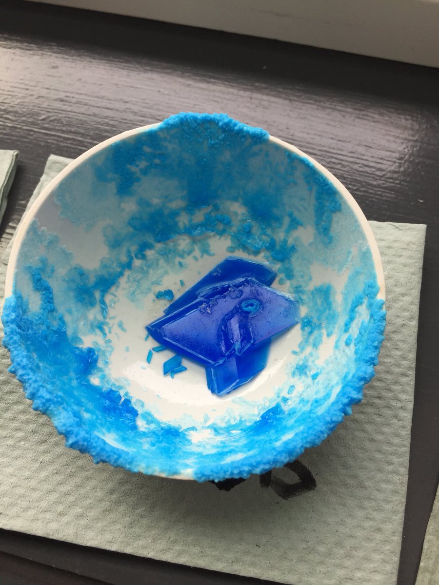 MrDBeech's tweet image. Came back from half term to some huge copper sulfate crystals!! @Year9_BCA @BCAScience #RequiredPractical #MakingSalts