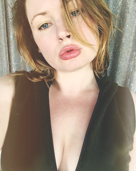 amberwestmodel's tweet photo. Proper #duckpout #selfie before I take Puppy to Puppy School.
Hoping he won't try to sleep through class again... https://t.co/dE5K3BGl5S