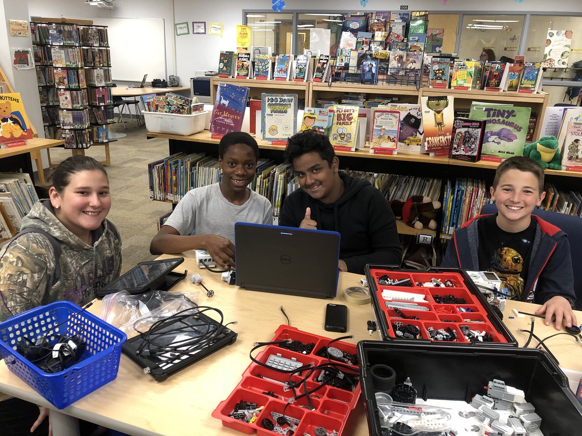 GinaBrohm's tweet photo. Good luck to our LEGO EV3 Robotics Team at Mountain View tomorrow!! @AngusMorrisonES @MsPetras @SCDSB_Schools https://t.co/mWcIOVIJRB
