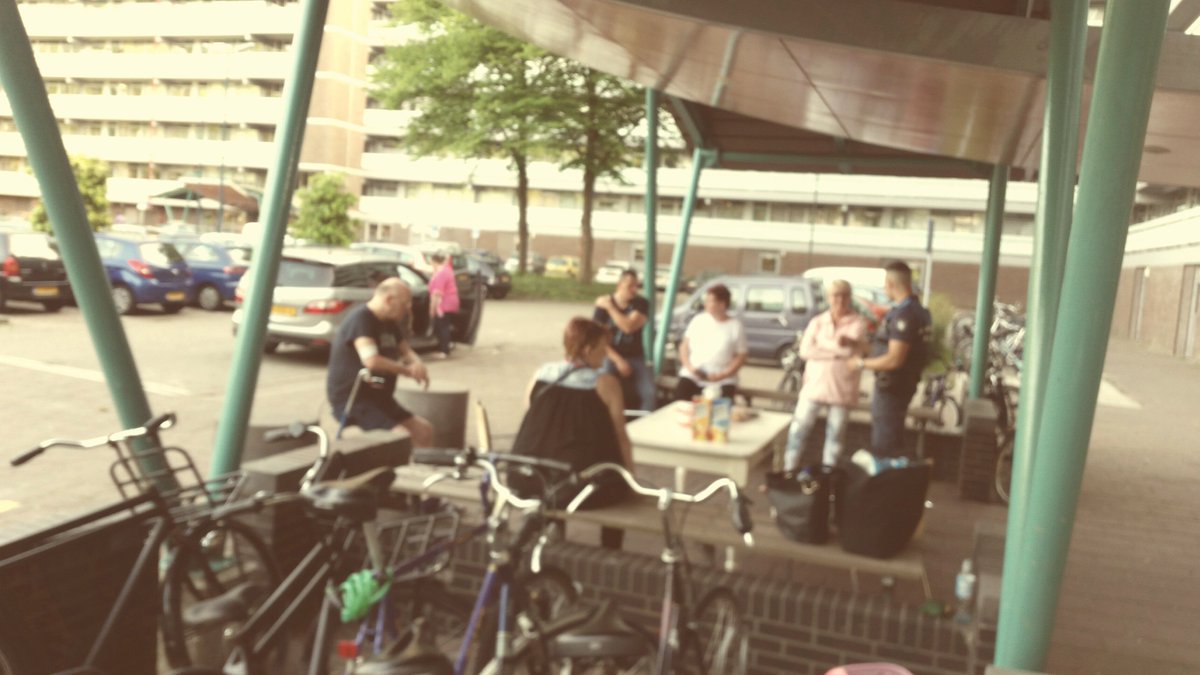 In samenwerking met de BC Alferbos, Team Handhaving, de Goede Woning staan wij vandaag voor de flat met een mobiele tafel. Bewoners kunnen terecht met vragen die betrekking hebben op schoon, heel en veilig. <a href="/DeGoedeWoning/">De Goede Woning</a> <a href="/THHZoetermeer/">Handhaving Zoetermeer</a> <a href="/StadsmarshallZM/">StadsmarshallZM</a>