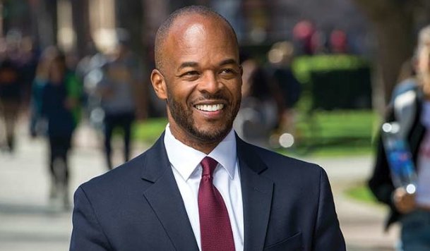 TrojanFamilyMag's tweet image. "Hopefully when [ @USC students] graduate, they want to come back and help out in that same way. I’ve always loved to see Trojans helping Trojans.” —mentor extraordinaire Donald Dean '90, a @USCAlumni from @USCMarshall    #MondayMotivation ow.ly/c6Bt30kkCqC