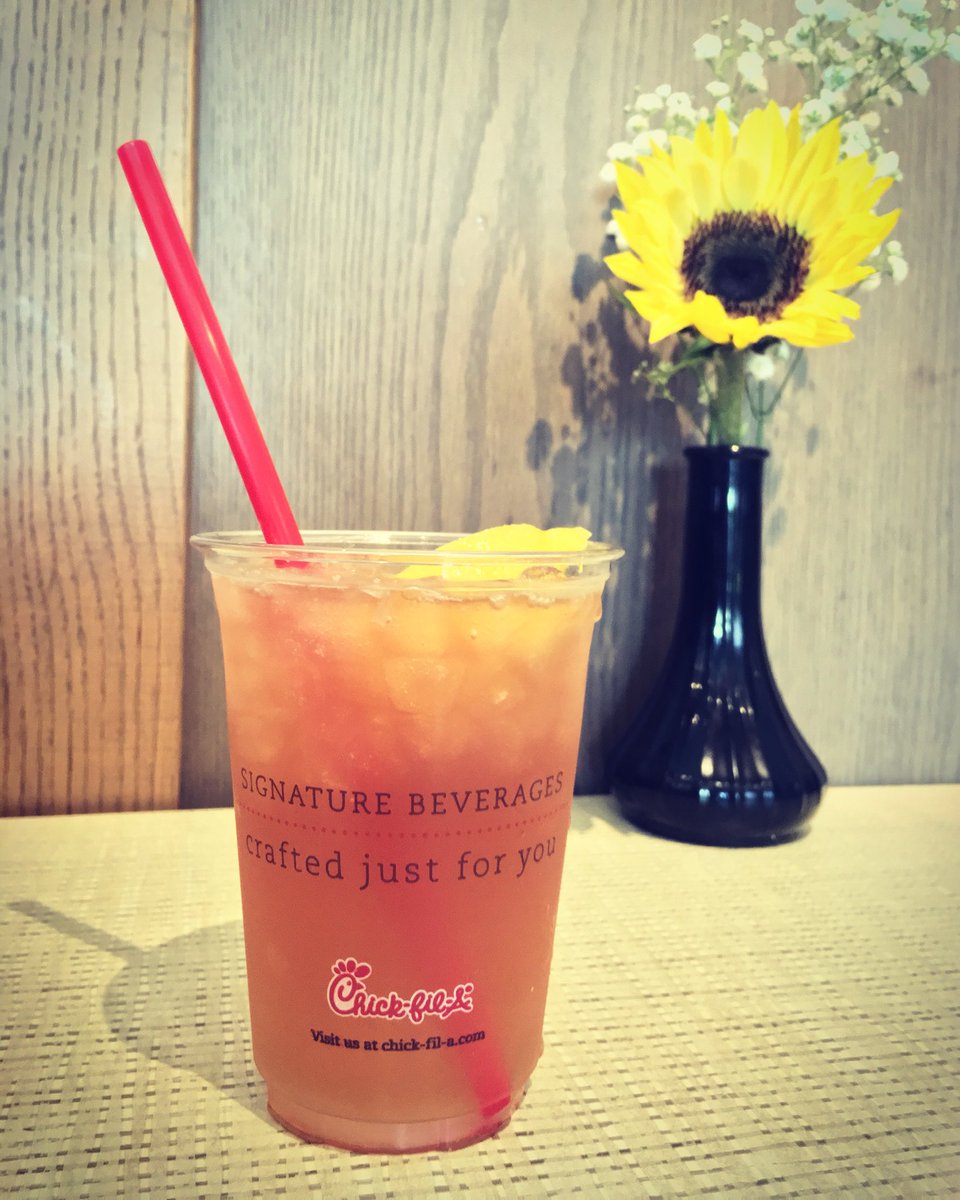 We’re now serving the NEW Iced Peach Tea Lemonade! Just in time for the #FloridaSummer! 🍋🍑🥤