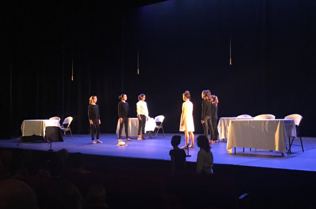 melanie_fillion's tweet photo. #focustdg présentation @FloresJefl57 du travail des scolaires lors d'un focus EAC / merci au théâtre de Grasse d'accueillir nos élèves au @TDG_Grasse / bravo @EnDcalage https://t.co/dkNdof7tMg