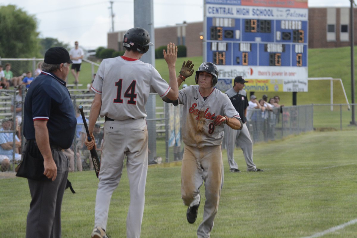 ERHSBaseball1's tweet photo. Spring Sports Banquet tonight at 6pm- baseball is to bring a main dish! We will then have a presentation for our seniors, announce end of year awards, and give away final year end stats! @EastRockFamily https://t.co/mYhuNix4yL