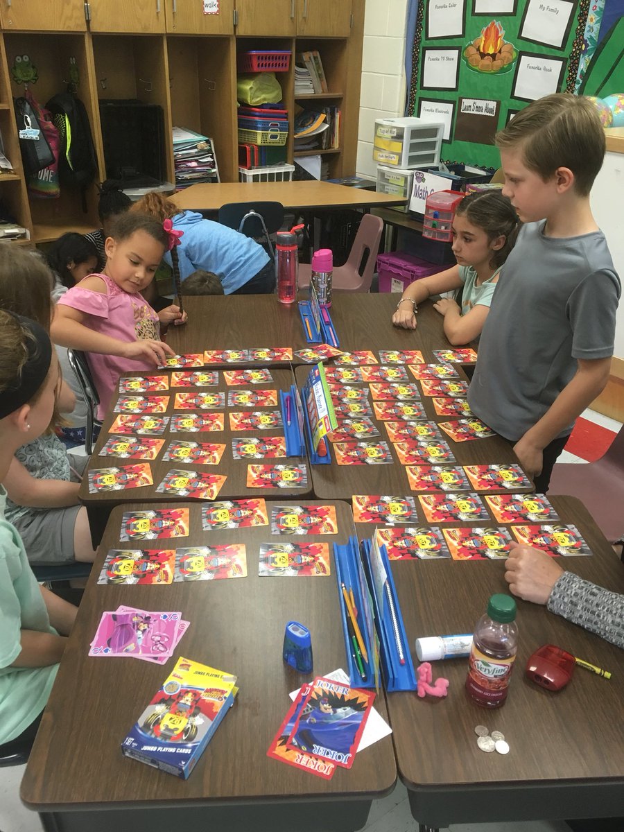 mrskdejesus's tweet photo. Mrs Lunger’s mindfulness elective reaching out to others. They came in and played card games and board games with us! #thinkingofothers #Mindfulness #cpspride #thankfulforfun https://t.co/HUdyvnwND0
