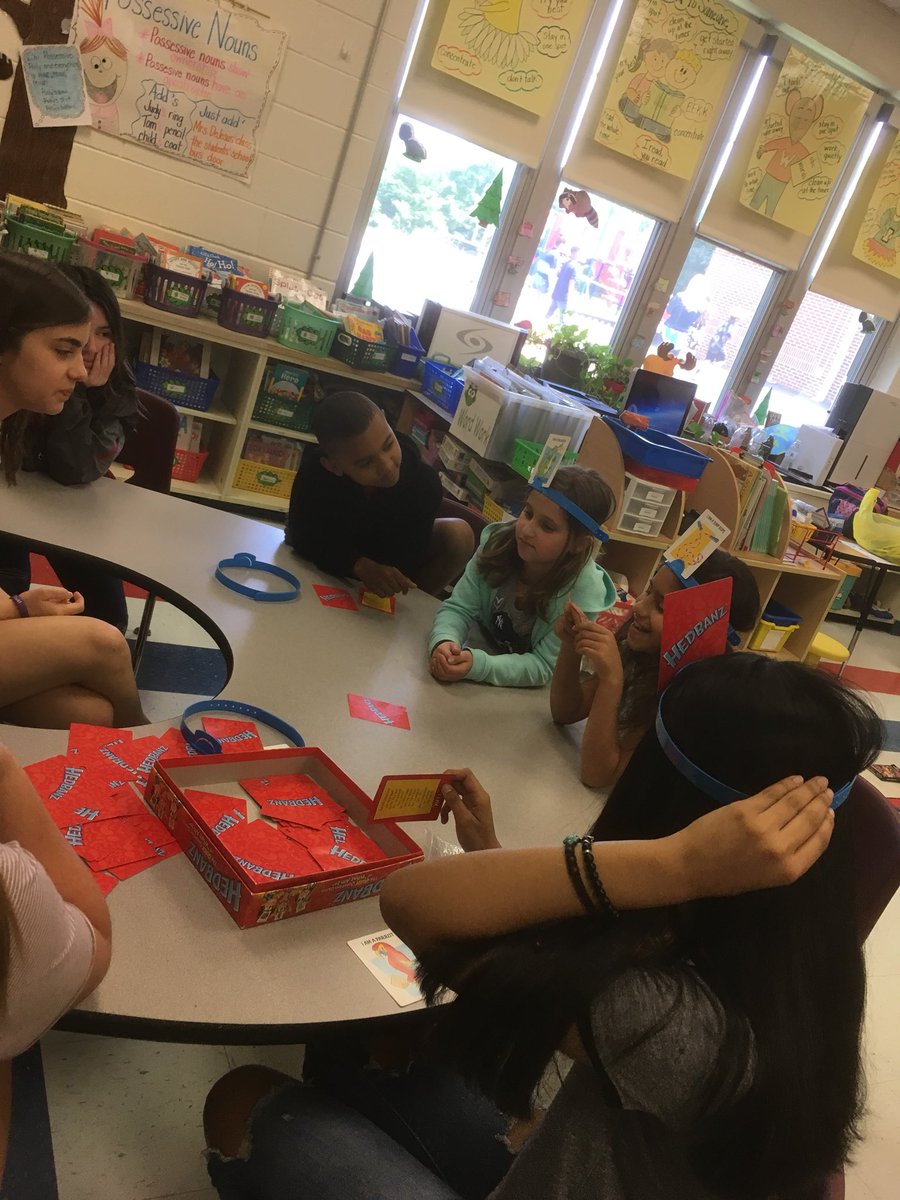 mrskdejesus's tweet photo. Mrs Lunger’s mindfulness elective reaching out to others. They came in and played card games and board games with us! #thinkingofothers #Mindfulness #cpspride #thankfulforfun https://t.co/HUdyvnwND0