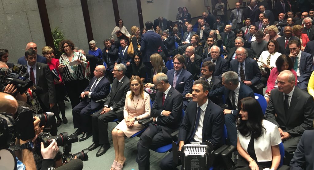 Las relaciones diplomáticas entre #España y #Andorra cumplen hoy 25 años y el gobierno andorrano ha querido celebrarlo con un acto en Madrid al que asisto junto con <a href="/sanchezcastejon/">Pedro Sánchez</a> y <a href="/AlfonsoDastisQ/">Alfonso Dastis</a> 
25 años de relaciones bilaterales pero muchos más de buena vecindad y amistad