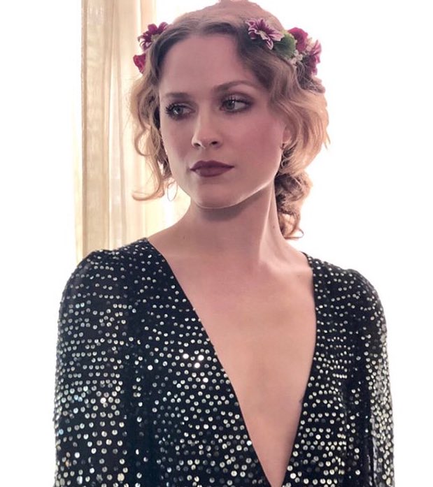 househarington's tweet photo. I’ve said it once I’ll say it again, @evanrachelwood is a walking Botticelli painting. ✨ https://t.co/3ZBguSRO7t