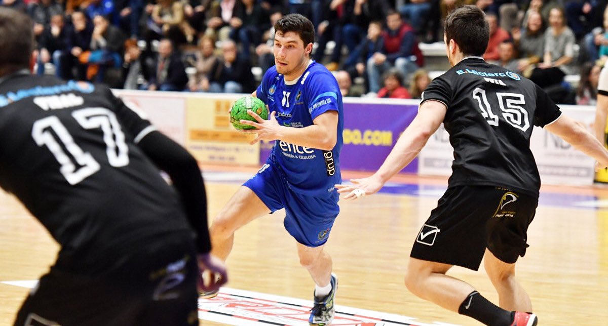 UniversoHB's tweet photo. [#7UniversoHandball🏆] RT para votar a Borja Méndez 🇪🇸 como mejor central de la @balonmanoASOBAL 17/18. 🔝👏🏼 https://t.co/dzAK2hTEkq