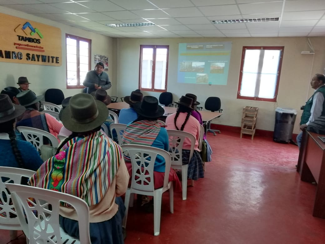 DraApurimac's tweet photo. #DRAApurímac y la Estación Experimental #INIA Chumbibamba-Andahuaylas capacitaron a productores de #cuyes en el Tambo de #Saywite, distrito #Curahuasi.
#RediagroApurímac #Rediagro #INIA2019 https://t.co/95DGiQ1gxz