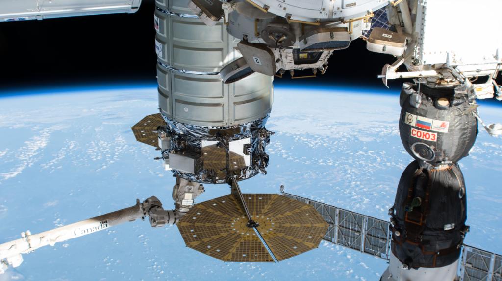 NASA_Marshall's tweet photo. Crew members aboard @Space_Station continued scientific activities last week, including work on new investigations that arrived aboard the @OrbitalATK Cygnus resupply ship. LEARN MORE >> https://t.co/ggH3B8Fifd https://t.co/gnQCOSH54a