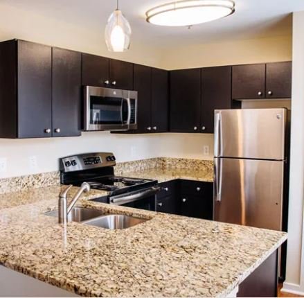 archinterim's tweet image. Ideally located near exciting day and night time activities, with a beautifully landscaped #courtyard, oversized bedrooms, and an interior you've only seen in your #dreams. We're sure you'll love it. Call #Arch Interim Housing today 1-866-921-5888. 
archcorporatehousing.com/locations/the-…