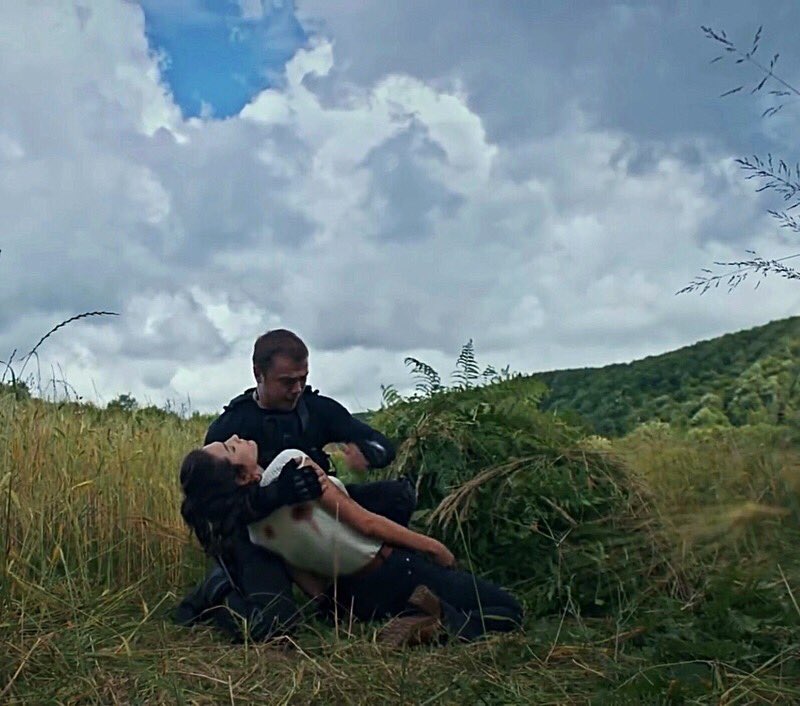 amomentalove_'s tweet photo. Yavuz’un yüz ifadesi.. delireçek, onu hiç korkmadığı kadar korkarken göreceğiz.. YavBah AybükePusat TolgaSarıtaş #ÖlümünKıyısında https://t.co/mIn9l2JFwz